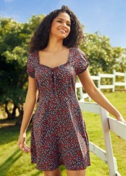 Nostalgic Sweetheart Fit & Flounce Dress