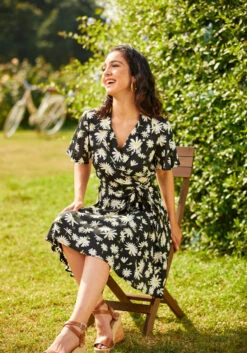 Just Wandering Camp Collar Wrap Dress -Molly Bracken Clothing Shop 260836 bumble bees bloom 4
